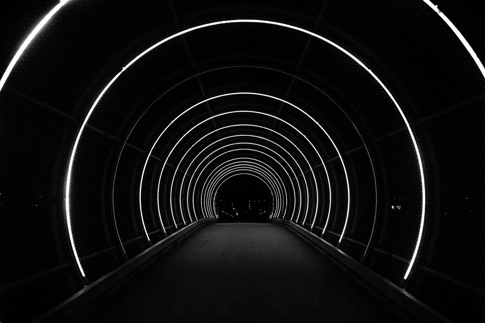 Advocating for Macromanagement: The Zoom-In Zoom-Out Principle